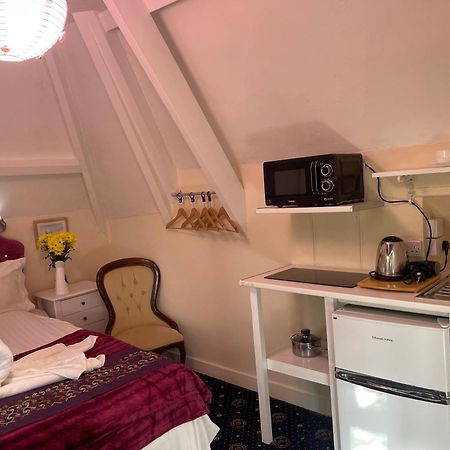 Estoril Bed & Breakfast เพนแซนซ์ ภายนอก รูปภาพ