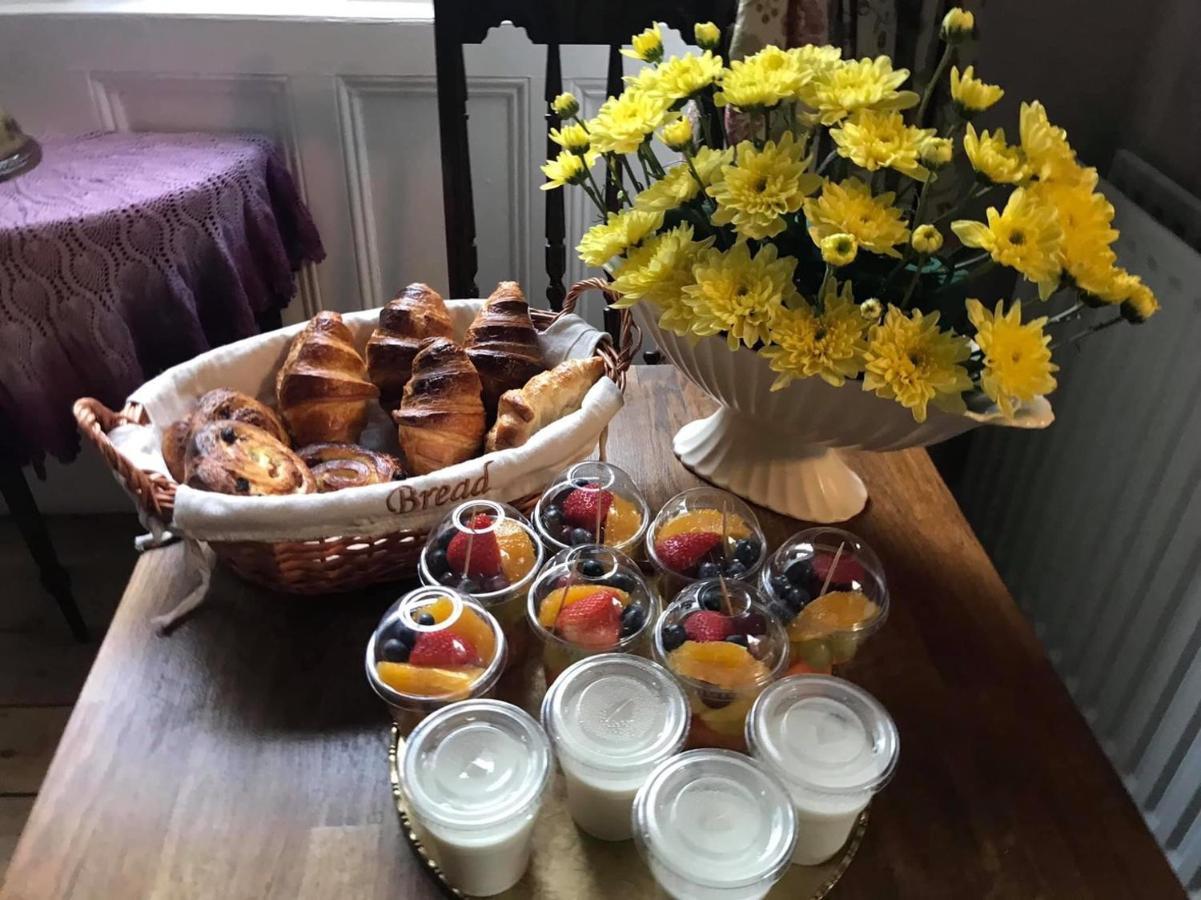 Estoril Bed & Breakfast เพนแซนซ์ ภายนอก รูปภาพ