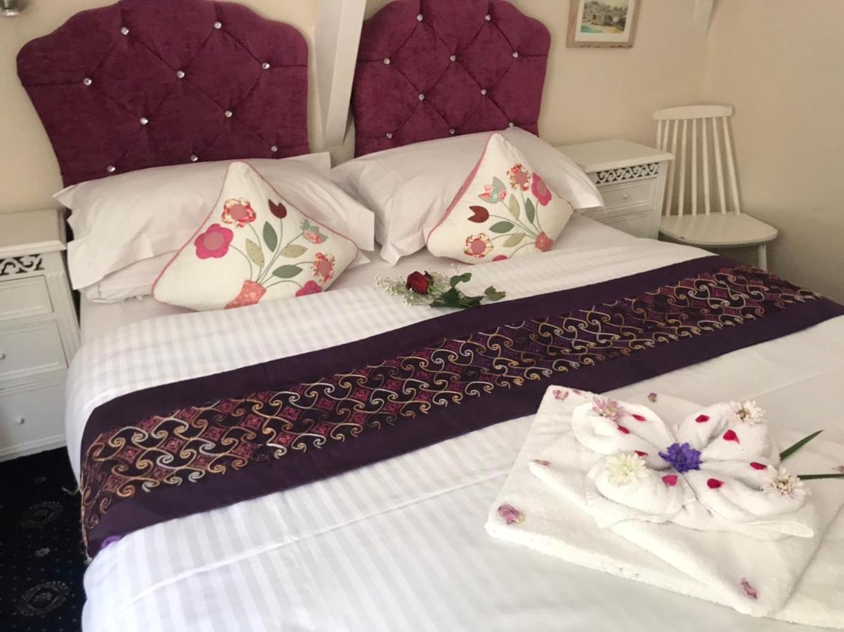Estoril Bed & Breakfast เพนแซนซ์ ภายนอก รูปภาพ