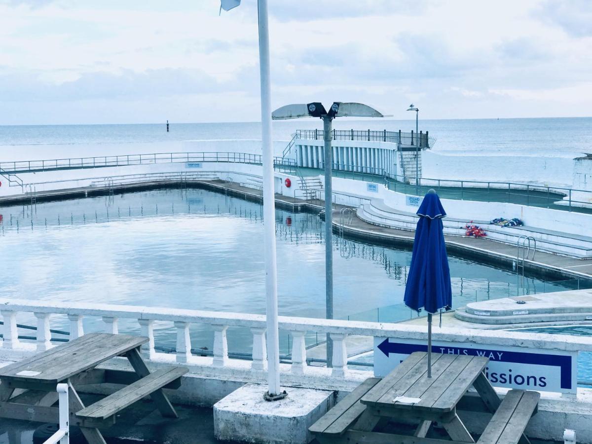 Estoril Bed & Breakfast เพนแซนซ์ ภายนอก รูปภาพ